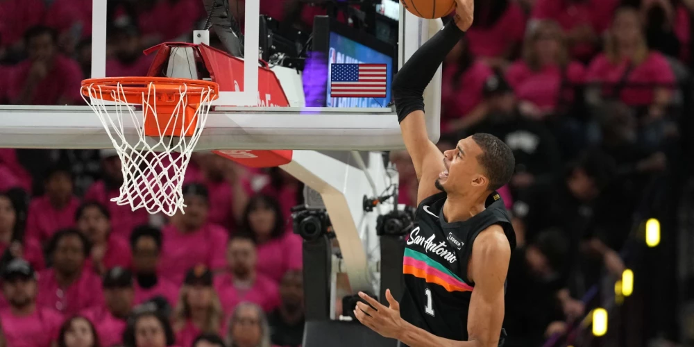 Viktors Vembanjama pirmajā "play off" spēlē bija neapturams.