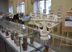 Raiņa centrā Daugavpilī iespējams apskatīt Maijas Bērziņas un Ilonas Šaušas darbu izstādi "Saulainais stūrītis"