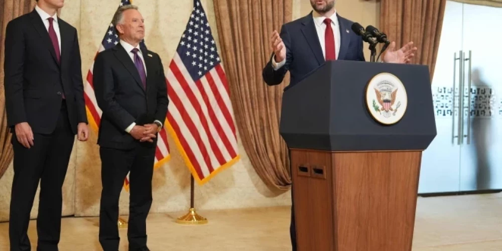 ASV delegāciju vadīs ASV viceprezidents Džeimss Deivids Venss. Tāpat miera sarunās piedalīsies ASV prezidenta Donalda Trampa znots Džaredz Kušners un Trampa sūtnis Stīvs Vitkofs.