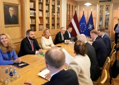 Аура привилегий, глубокое разочарование и неопределившиеся избиратели: что показывают рейтинги партий?