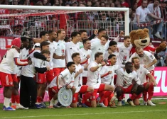 Minhenes "Bayern" mēnesi pirms sezonas beigām nodrošina savu 35. Vācijas čempiontitulu