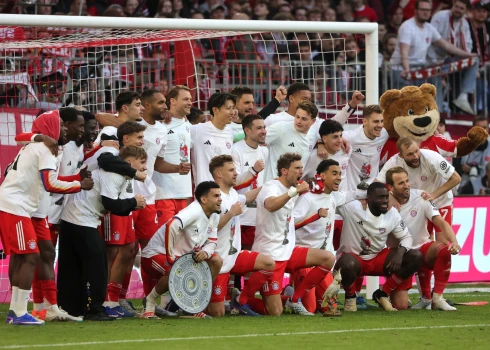 Četras kārtas līdz Vācijas bundeslīgas čempionāta beigām atlikušas četras kārtas.