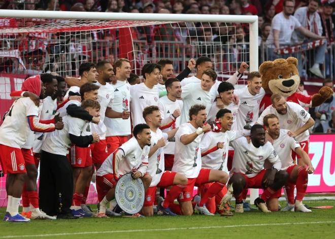 Minhenes "Bayern" mēnesi pirms sezonas beigām nodrošina savu 35. Vācijas čempiontitulu