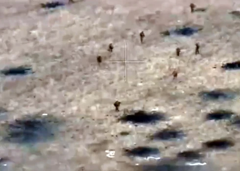 Okupantiem uzbruka ukraiņu artilērija, un pēc tam bezpilota lidaparātu apkalpes pabeidza ienaidnieka likvidēšanu.