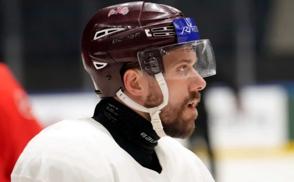 Latvijas hokeja izlasei vērtīgi papildinājumi, diviem hokejistiem cīņa par vietu sastāvā beigusies