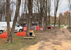 Парк у Бауского замка закрыли на масштабное обновление: что там происходит сейчас