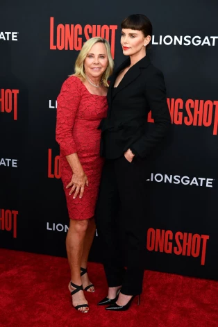 Шарлиз Терон с матерью.