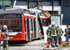 Zalcburgā trolejbuss ietriecas lielveikalā – viens bojāgājušais un septiņi ievainoti