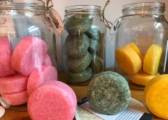 Laba alternatīva parastajiem šampūniem ir cietie šampūni.