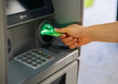 Елгавский край просит о помощи: в латвийских банках забыли, что люди по-прежнему пользуются наличными деньгами