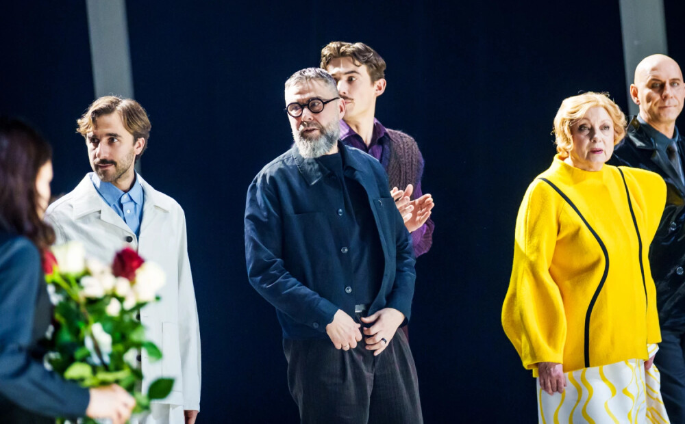 FOTO: Dailes teātrī pirmizrādi piedzīvo režisora Kairiša iestudējums 