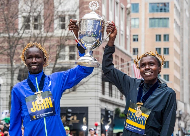 Otro gadu pēc kārtas Bostonas maratonā uzvar kenijieši Korirs un Lokedi