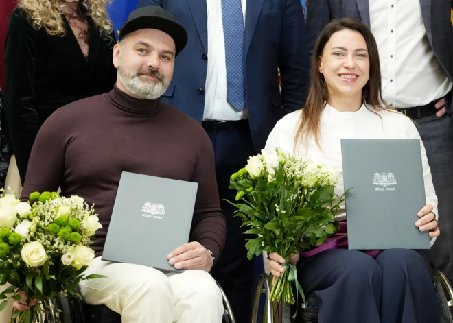 Rožkova un Lasmans ar uzvaru sāk Latvijas čempionātu ratiņkērlingā