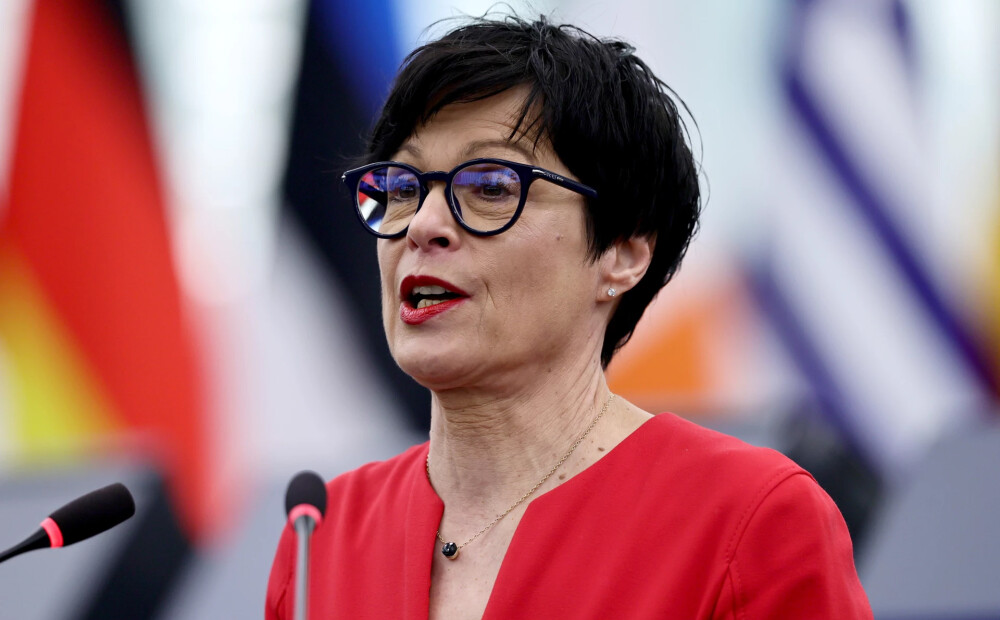 Par atkāpšanos no demokrātijas Serbija var zaudēt 1,5 miljardus eiro no ES fondiem, brīdina Kosa