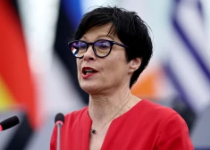 Par atkāpšanos no demokrātijas Serbija var zaudēt 1,5 miljardus eiro no ES fondiem, brīdina Kosa