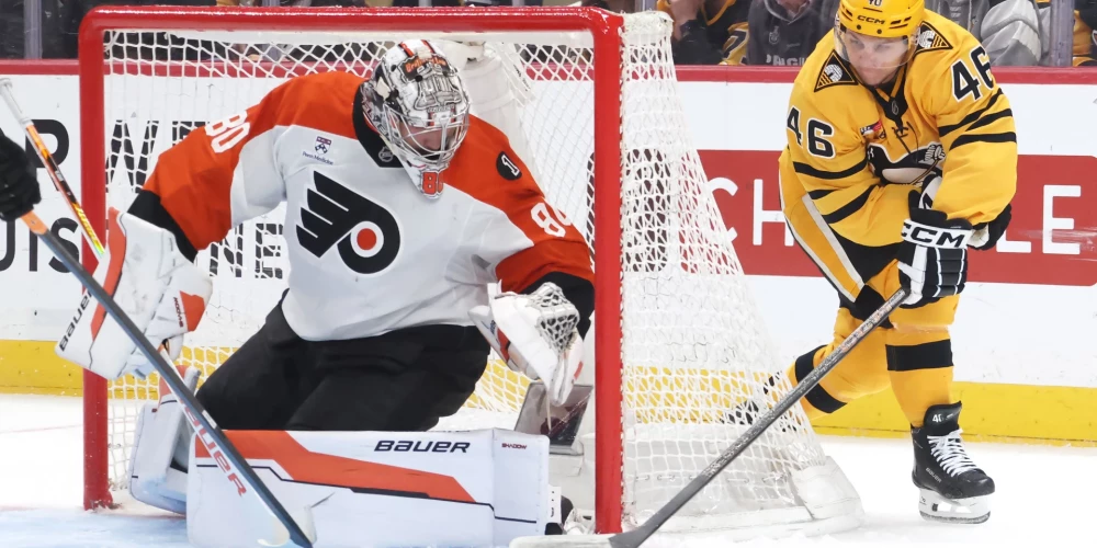 Pitsburgas hokejistiem neizdevās pārspēt "Flyers" vārtsargu.