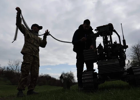 Šobrīd robotizētas platformas tiek izmantotas ievainoto evakuācijai, mīnu izvietošanai un pat kaujas operāciju veikšanai.