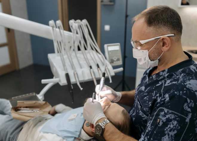 Pēc neveiksmīgas zobu procedūras Turcijā 48 gadus vecs polis izdara pašnāvību