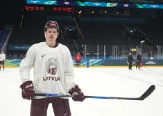 Latvijas hokeja izlasi papildina uzlecošā zvaigzne Šmits, zināms sastāvs nākamajām pārbaudes spēlēm