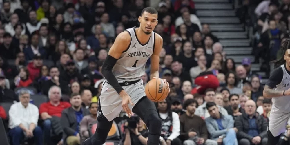 Viktors Vembanjama pretendē arī uz sezonas MVP balvu.