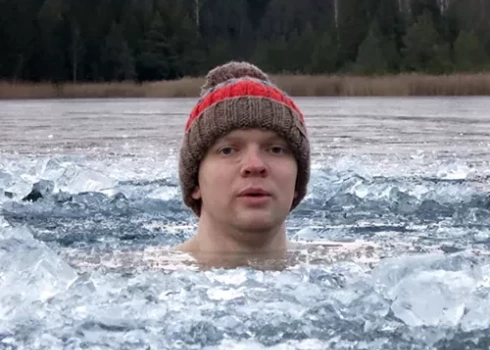 Vima Hofa metodes treneris un Rūdīšanās skolas dibinātājs Māris Žunda.