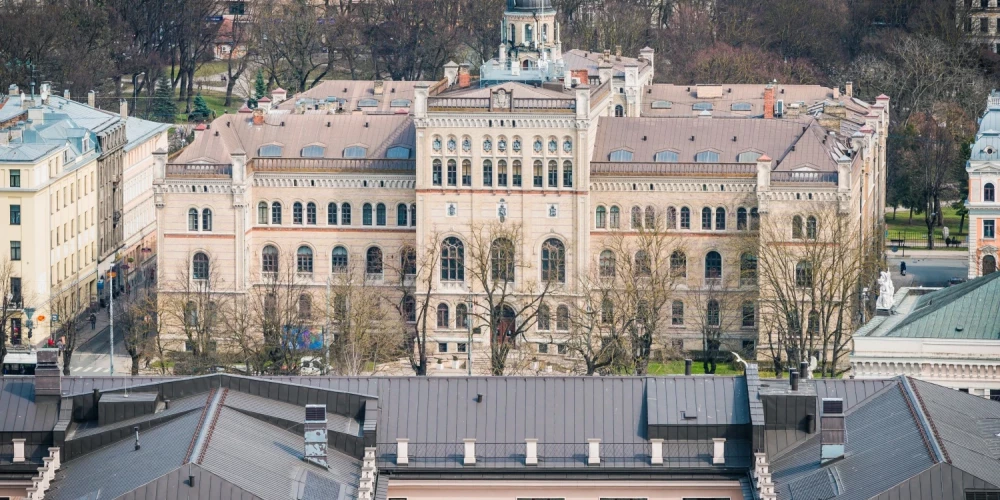 Uzsākta Latvijas Universitātes galvenās ēkas atjaunošana. 