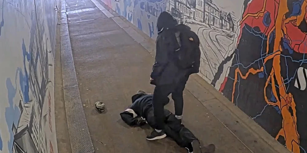 Неизвестный мужчина напал на прохожего и нанес ему удар в лицо, после чего скрылся.