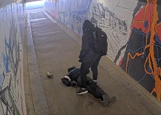 ВИДЕО: в тоннеле Риги избили мужчину - полицейским пришлось реанимировать пострадавшего