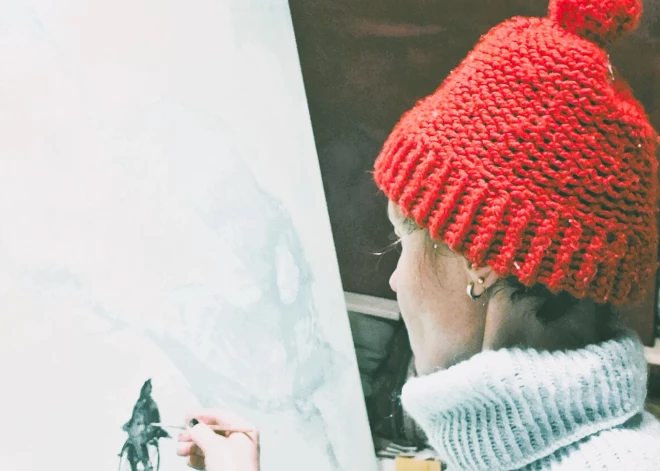 Pašai vajag uzrāpties tai kalnā – Anna Zandberga-Šenke velta izstādi savam tētim