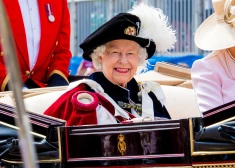 “Mana mīļā mamma..." karaļa Čārlza II vēstījums karalienes Elizabetes II simtgadē aizkustina daudzus