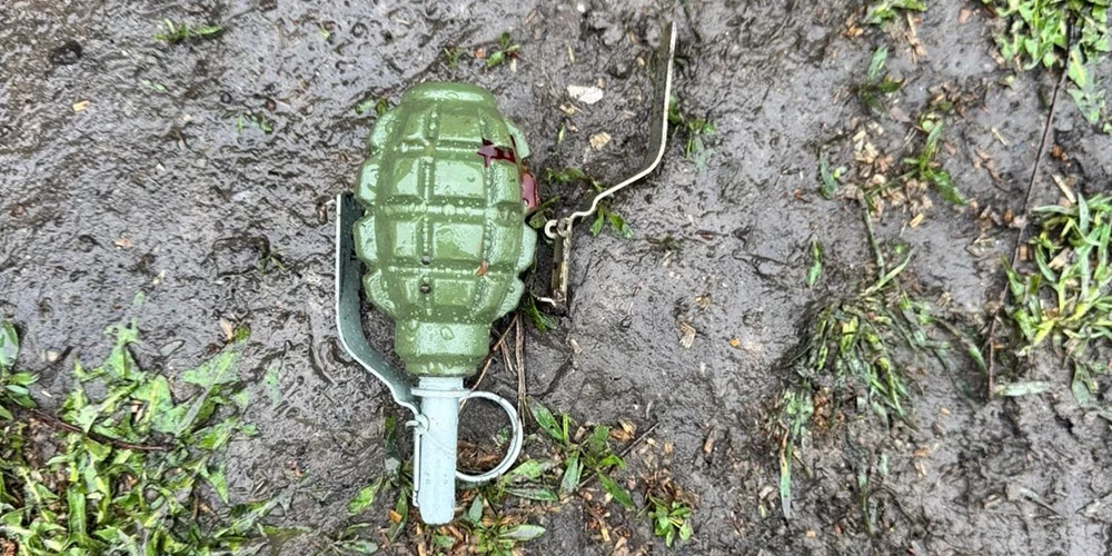 Viena no mestajām granātām nesprāga.