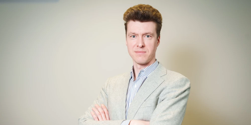 Artūrs Cingujevs ir Nacionālās Mākslu vidusskolas direktors. “Es bērnībā biju ļoti hiperaktīvs, vienīgais bērns ģimenē,” atceras Artūrs.