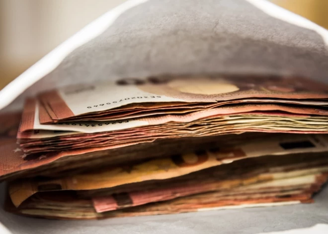 Uzdodoties par labdarības organizāciju, organizēta grupa vervēja un ekspluatēja nepilngadīgos