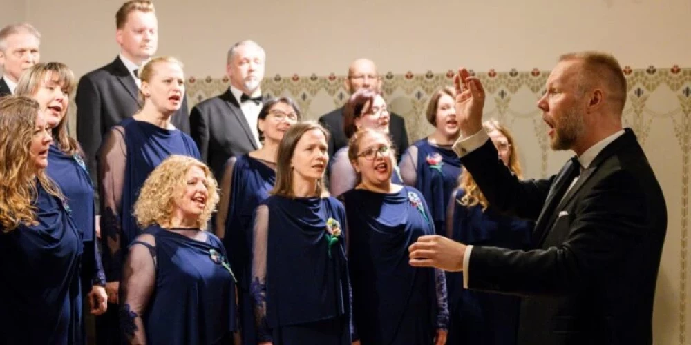 Kuldīgas kultūras centra kamerkoris “Rāte” diriģenta Anda Grozas vadībā ieguva Augstāko pakāpi.