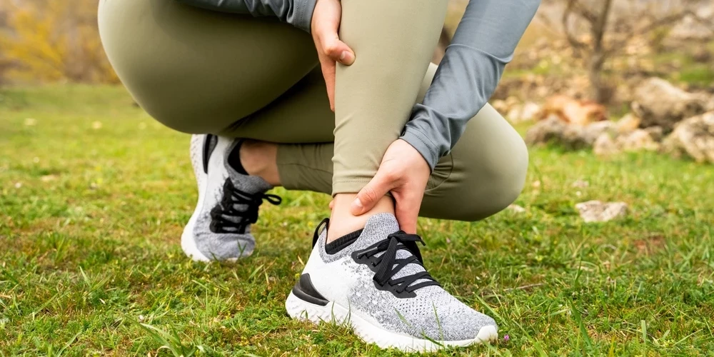 После более спокойного ритма жизни организм – особенно суставы и соединительные ткани – не готов к внезапным, интенсивным нагрузкам. 