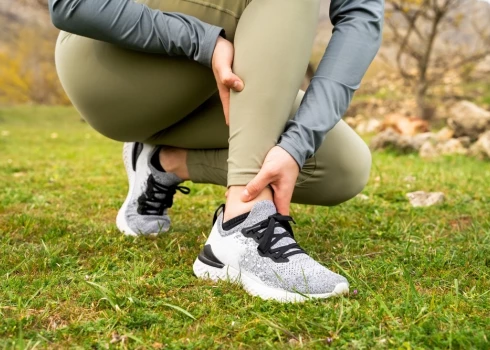 После более спокойного ритма жизни организм – особенно суставы и соединительные ткани – не готов к внезапным, интенсивным нагрузкам. 