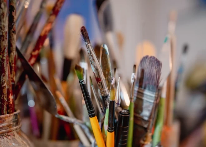 Jelgavas mākslinieki aicina uz pavasara izstādi muzejā 