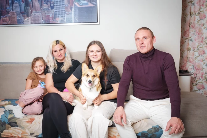 Elijas lielākais spēks ir ģimene – mamma Zane, tētis Rihards, brālis Marks un māsa Estere. Grūtākajos brīžos ģimenei spēku dod ticība Dievam.