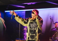 FOTO: liepājniekus ar enerģisku koncertu sajūsmina hiphopa zvaigzne Fiņķis