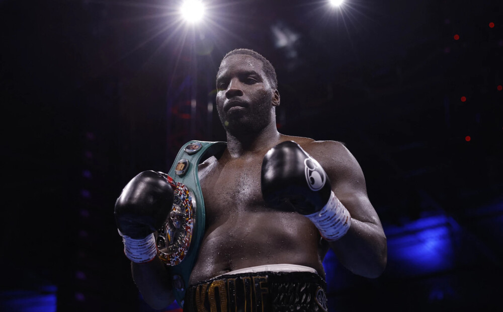 Bijušo WBO čempionu boksā Okoliju pieķer dopinga lietošanā