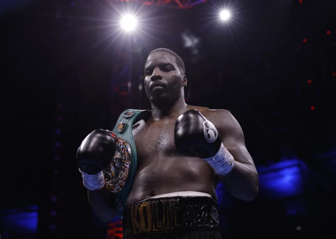 Bijušo WBO čempionu boksā Okoliju pieķer dopinga lietošanā