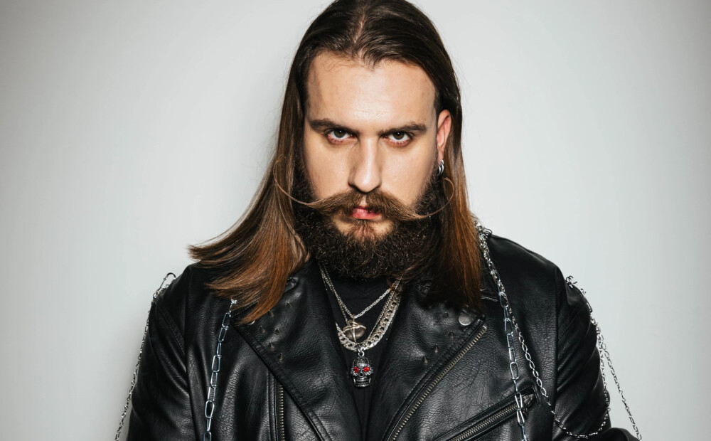 Miks Galvanovskis: “Esmu profesionāls rokenrols”