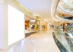 У латвийского населения обнаружили странные привычки: многие признались, что ездят в торговые центры не за покупками