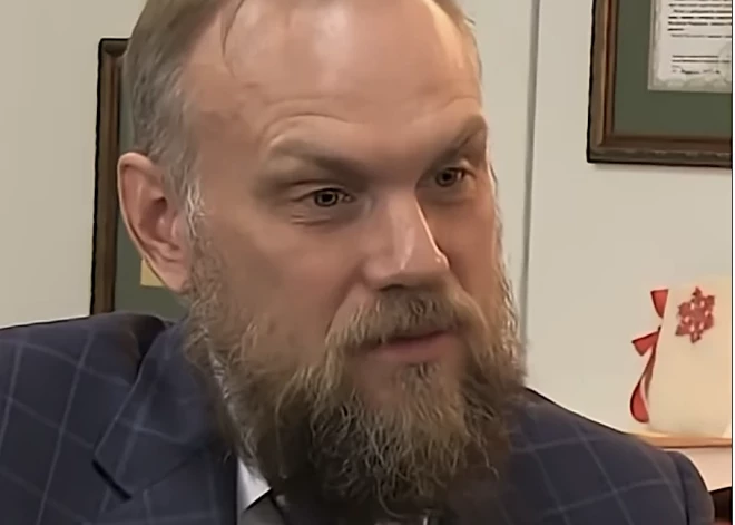 Krievu advokāts, kurš ir biežs viesis Eiropā, tiek turēts aizdomās par ciešu sadarbību ar Kremļa drošības dienestiem