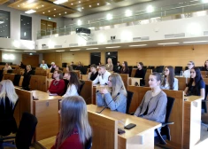 Не все родители об этом знают: в Латвии алименты от государства могут продолжать выплачиваться и после 18 лет