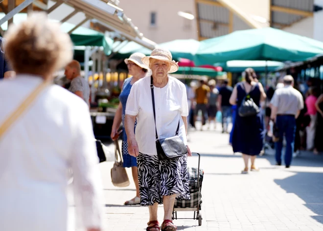 Как бы не стало еще хуже: латвийские пенсионеры встревожены из-за новой инициативы политиков