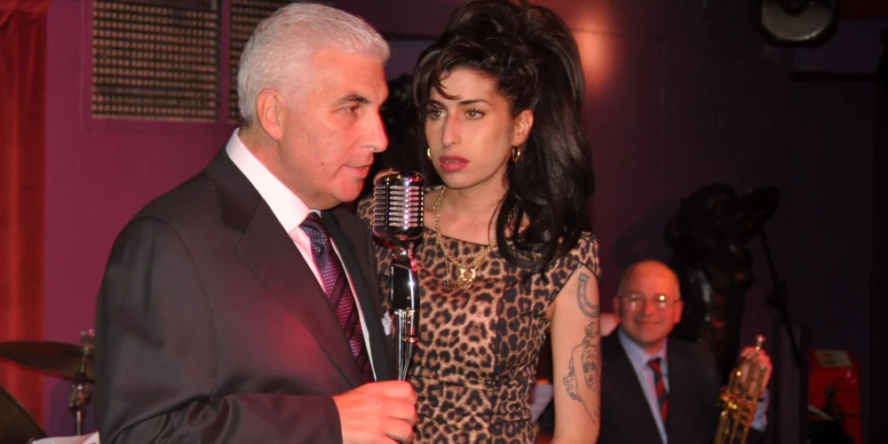 Eimija Vainhausa ar tēti Miču 2010. gadā.