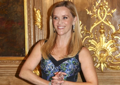 Aktrise Rīza Viterspūna.