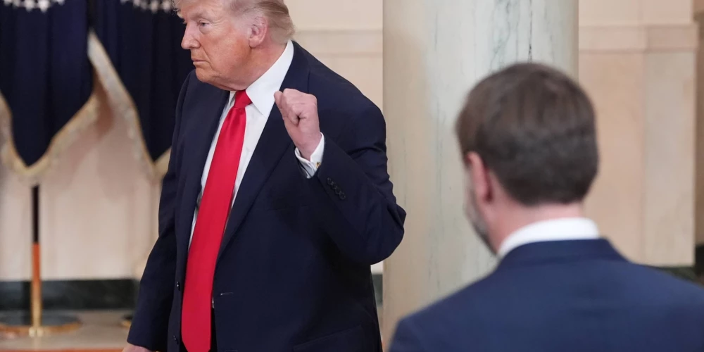 ASV prezidents Donalds Tramps ir slavens ar savu neremdināmo kāri iemūžināt savu vārdu