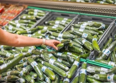 "Огурец в пленке - это абсурд…" Исследовательница дает советы, как сократить использование пластика в повседневной жизни